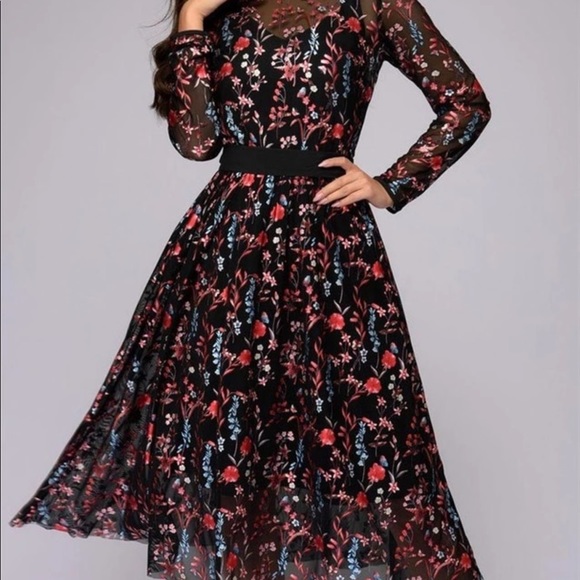 PREORDER NOW! Embroidered Floral Black Midi Dress - Picture 5 of 6